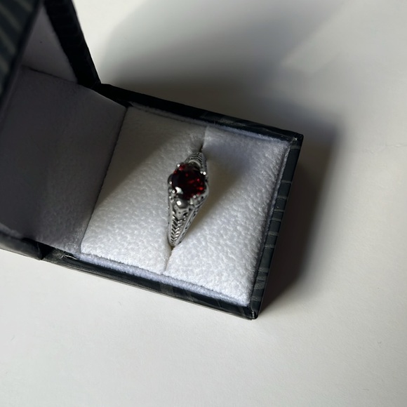 Harley Davidson Women’s Stainless Steel ring w Ruby colored stone - Picture 3 of 10